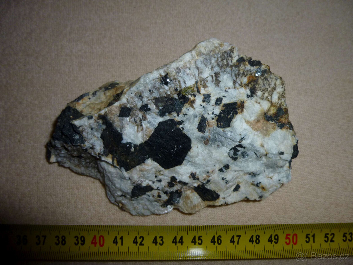 Kámen, minerál, nerost - hastingsit - 4