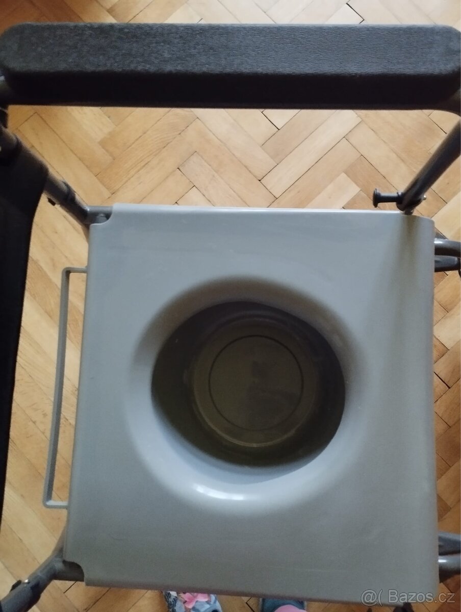 Toaleta na kolečkách - 4