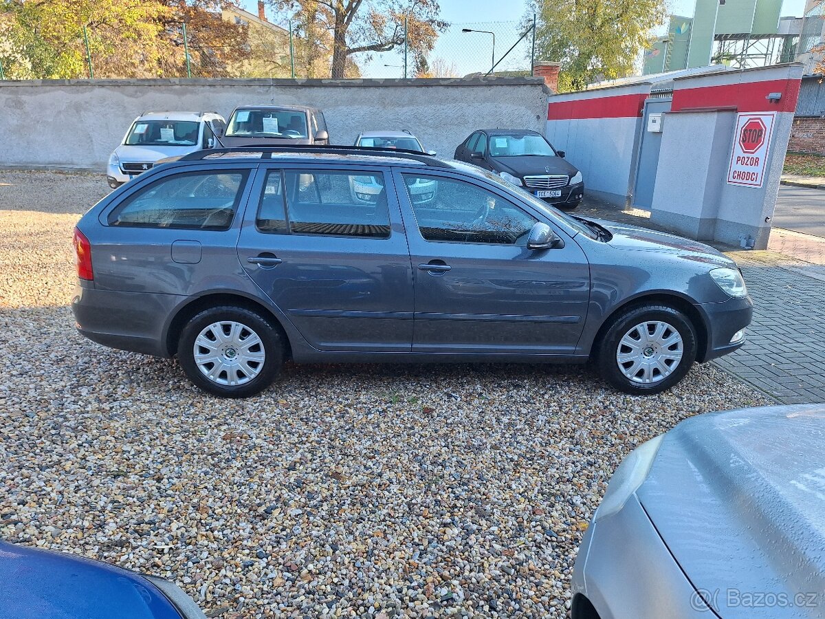 Škoda Octavia 1.6 TDi 77KW S.Kniha, Tažné zař. Ambi. Kombi - 4