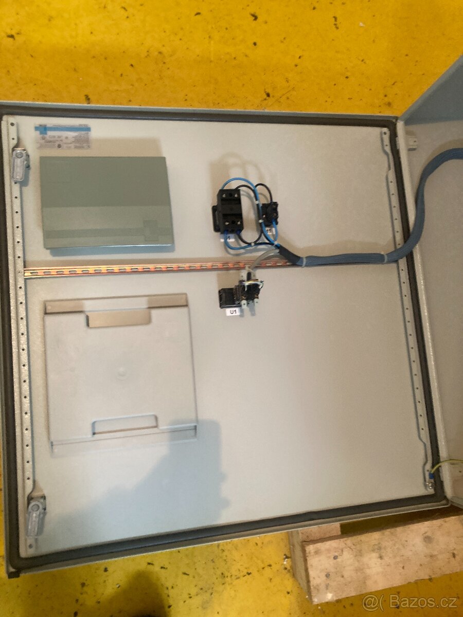 Elektrický rozvaděč RITTAL 76x76x30cm - 4