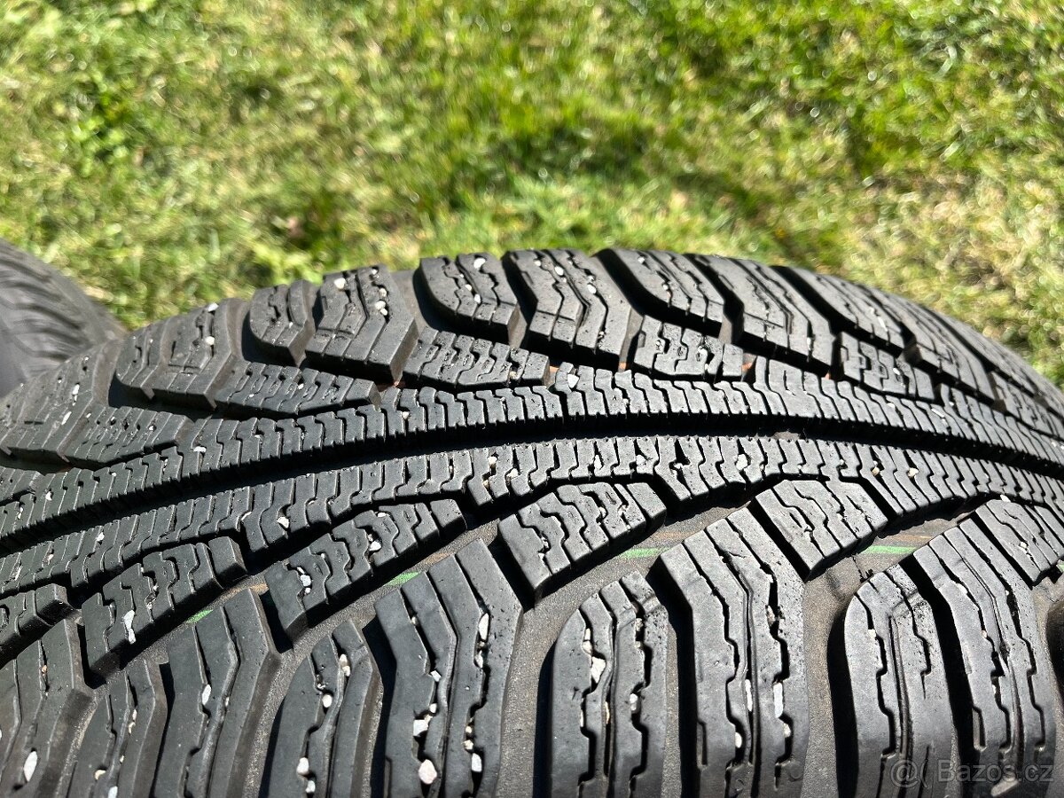 4x plechový disky 5x105 R16, pěkné zimní pneu - 4