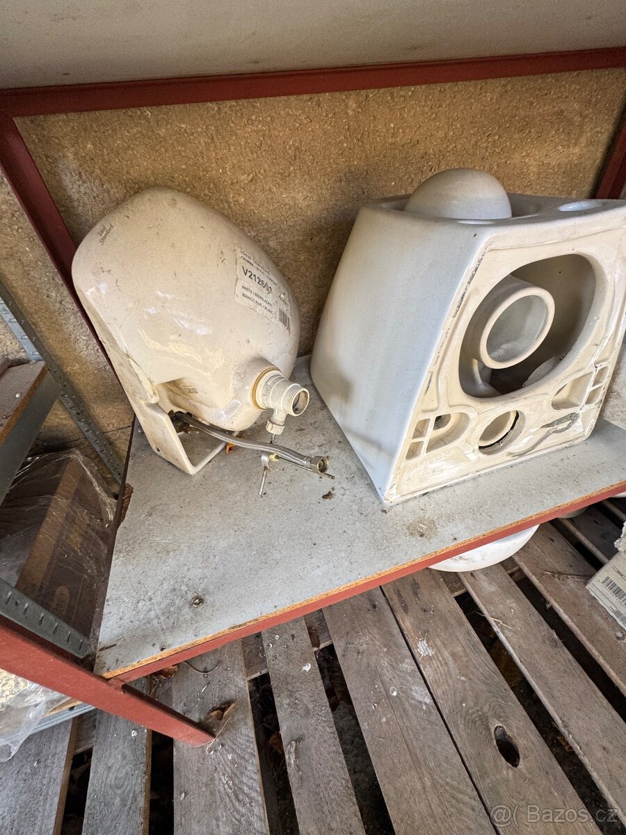 RADIÁTORY A RŮZNÁ SANITA, umyvadla, pisoár, wc, trubky, atd. - 4
