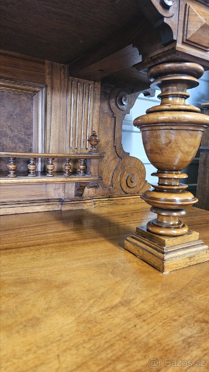 Kredenc starožitný - 4