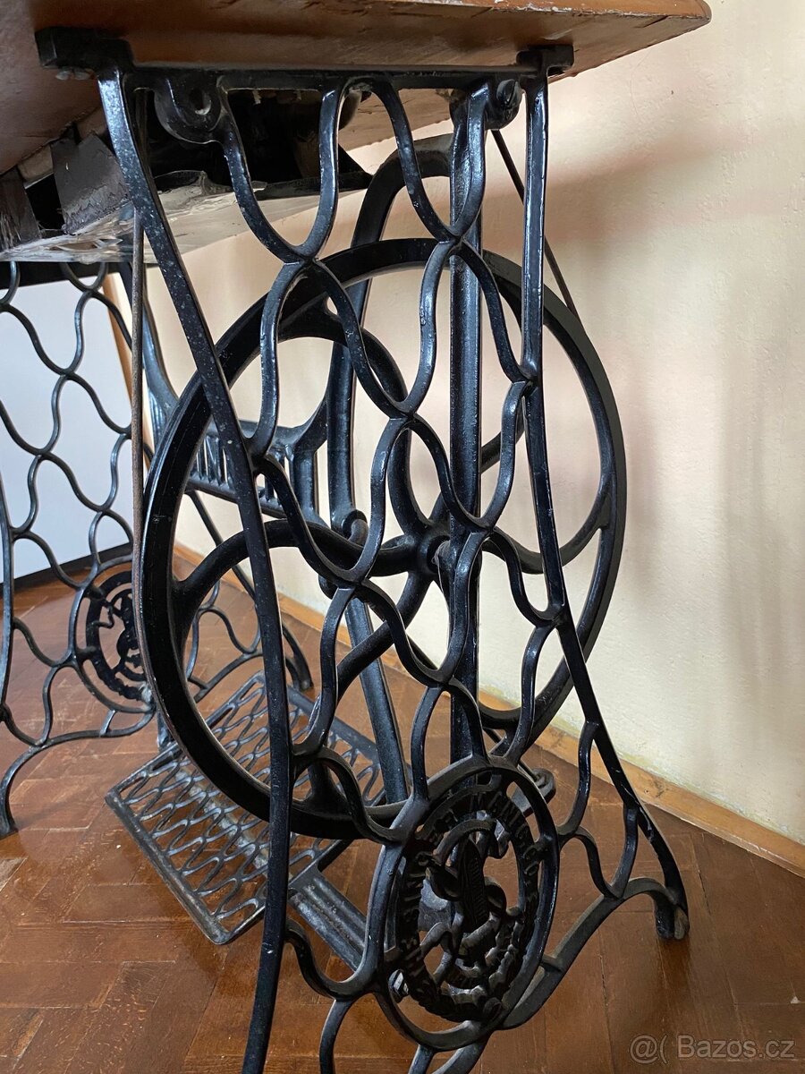 Šicí stroj SINGER plně funkční, symbolická cena - 4