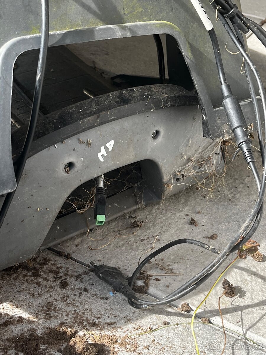 Robotická sekačka Robomow RC304u - 4