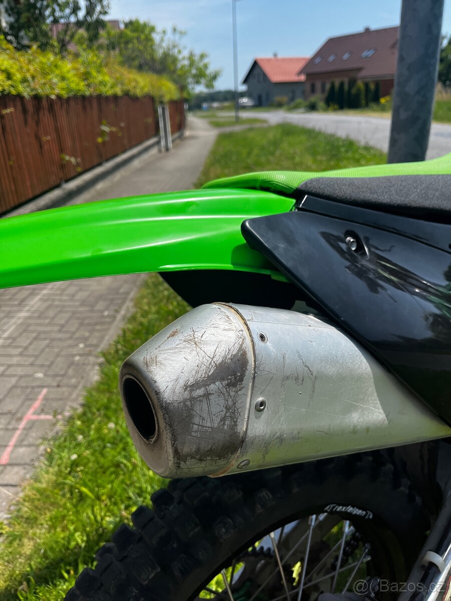 Kawasaki KXF 250 rok 2011 jedna vada a to spojkový koš