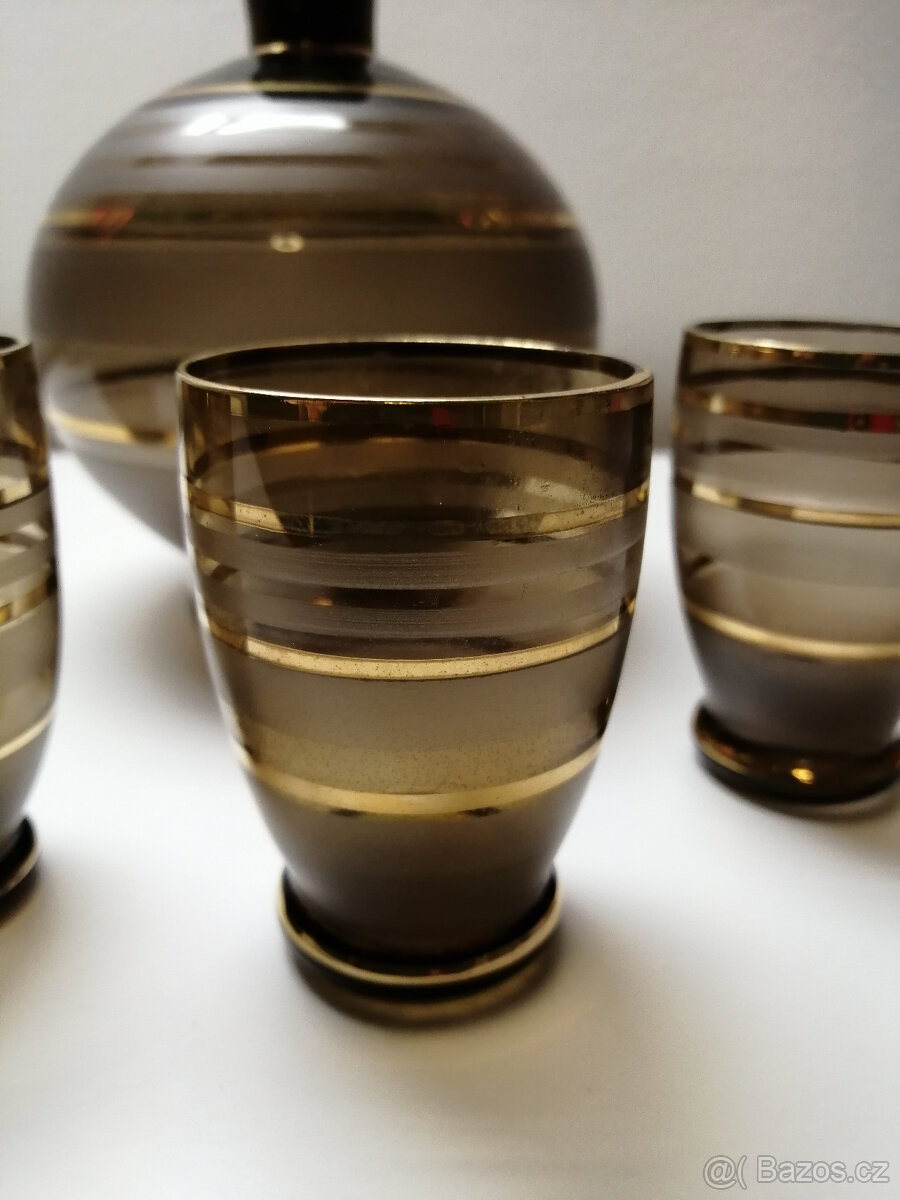 Karafa se sklenkami - 4