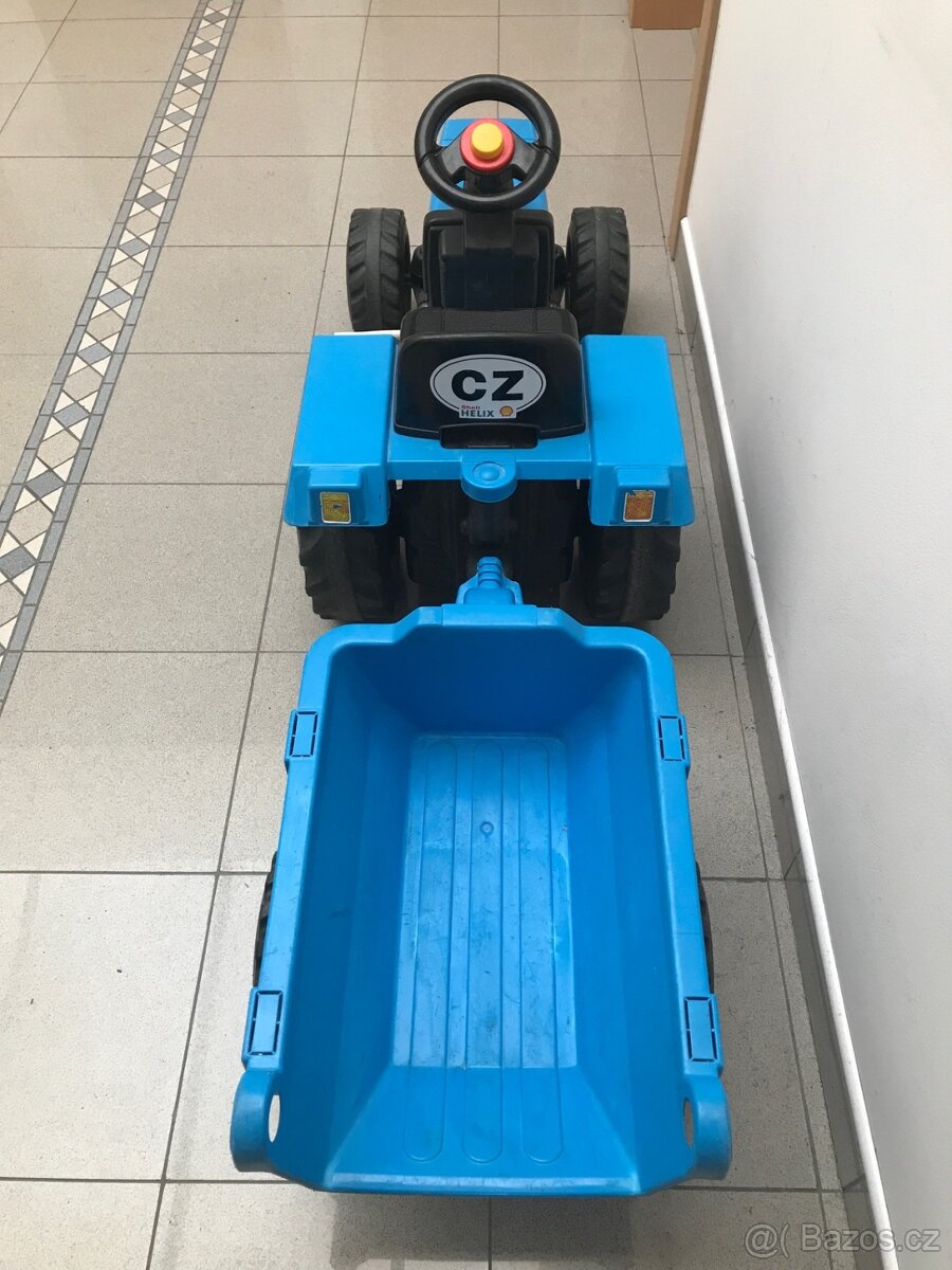 Dětský šlapací traktor s vlečkou Smoby - 4