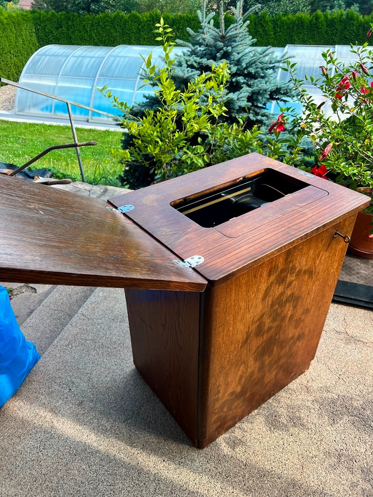 Šicí stroj Lada 121 - 4