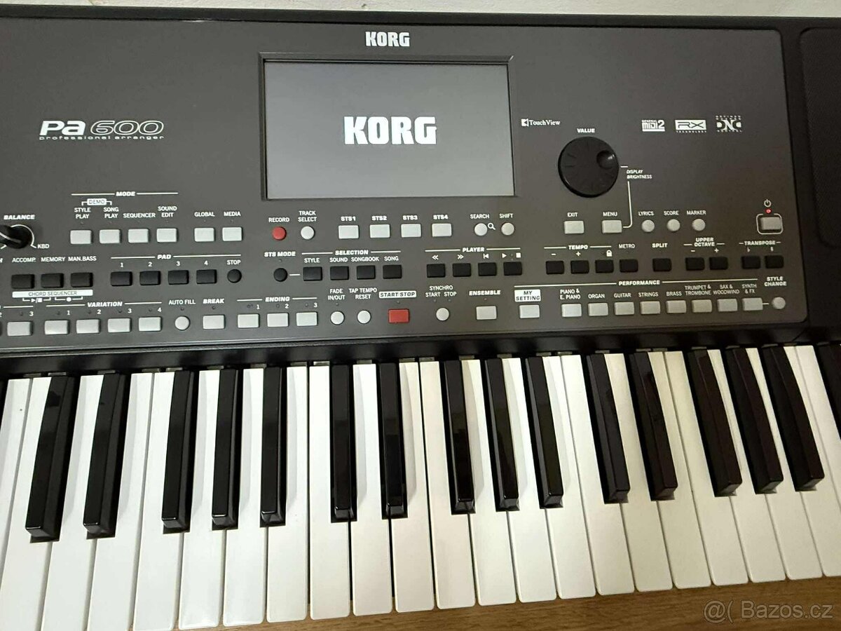 klávesy Korg Pa600 - 4