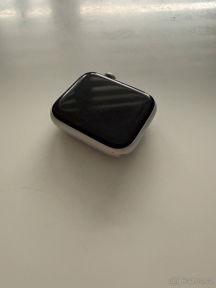 Apple Watch SE (2.gen) - 4