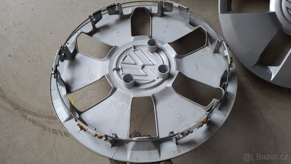 Téměř NOVÉ original poklice Volkswagen Citigo 14", sada - 4