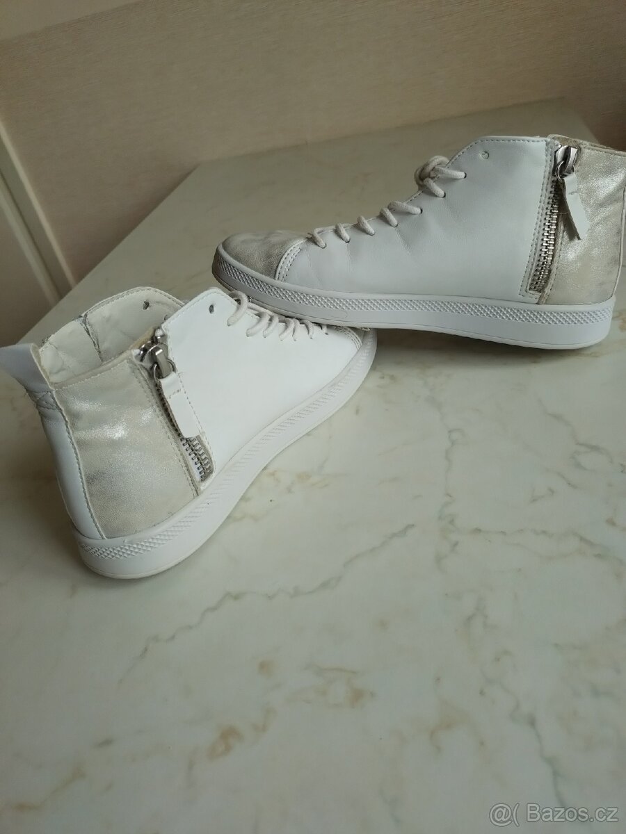 Dámské kožené bílé kotníkové boty Baťa 38 - 4