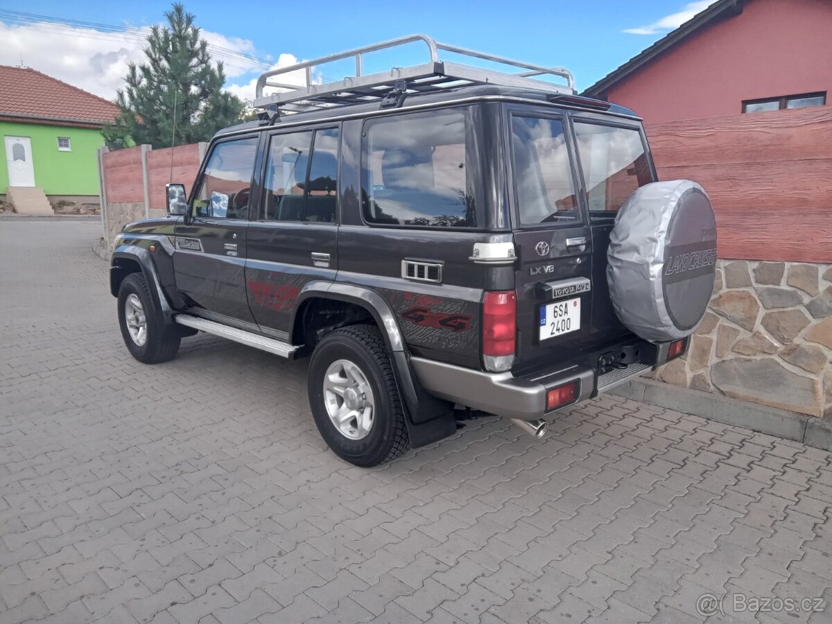 Land Cruiser HZJ 76 4,5TD V8, 205 PS, NAVIGACE, MAX.Výbava