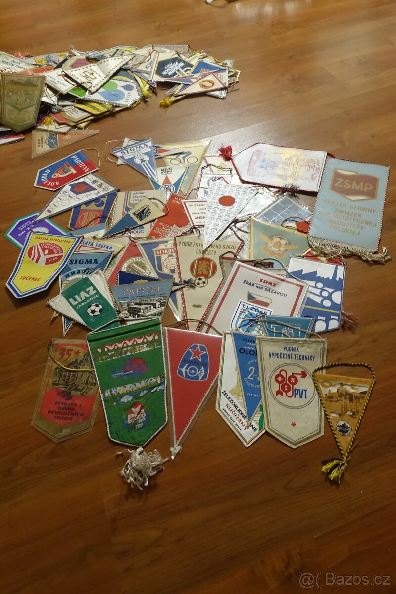 Velký konvolut přes 350 ks vlaječek – sportovní, klubové, po - 4