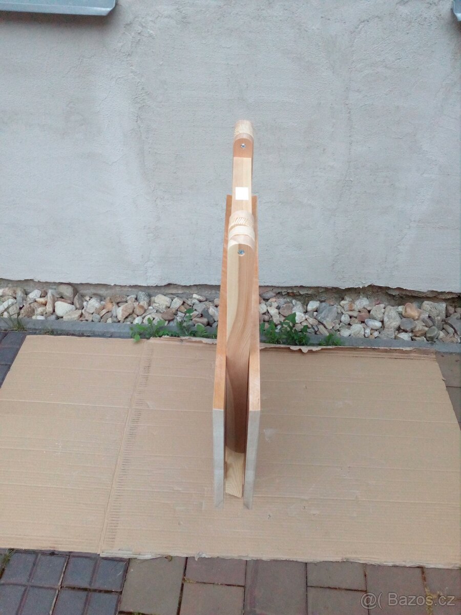 Prodám dřevěný skládací stůl 74,5x75 cm - 4