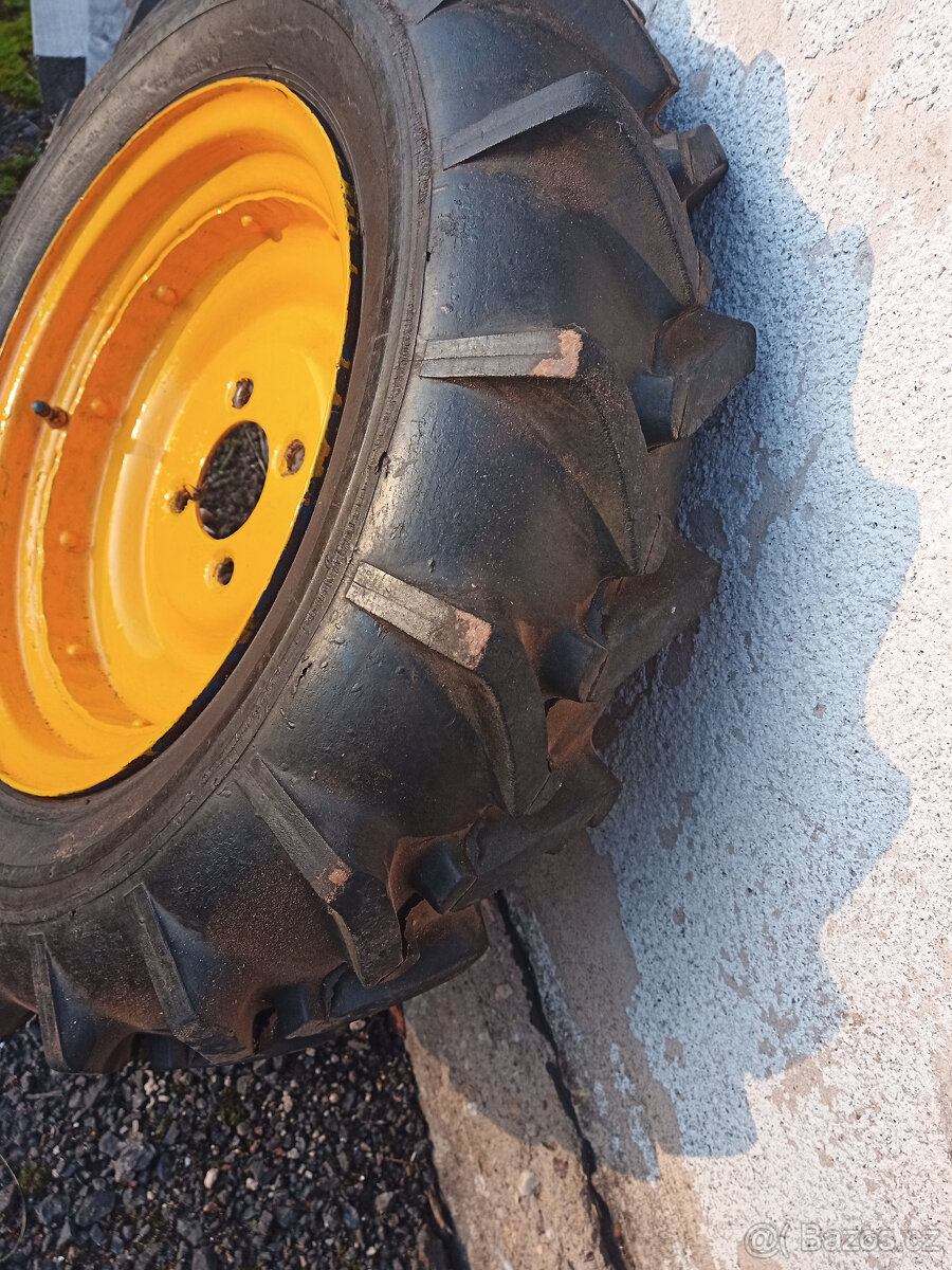 Prodám kola 6/16 se šípovým vzorem na malotraktor. - 4