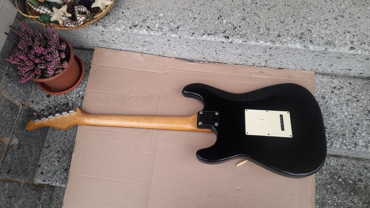 Elektrická kytara Golden Ton - 4