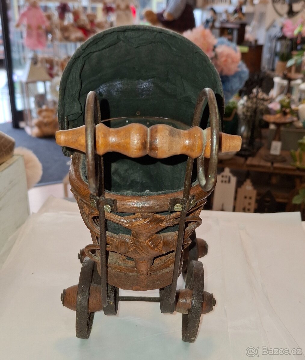 Starý kočárek pro panenky - 4