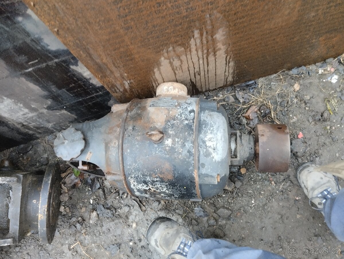 Prodám historický kartáčový elektromotor - 4