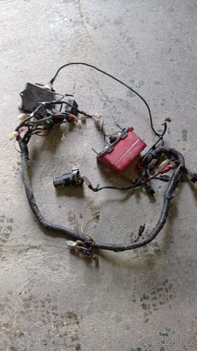 FZR 600 maska + plasty a mnoho dalšího - 4