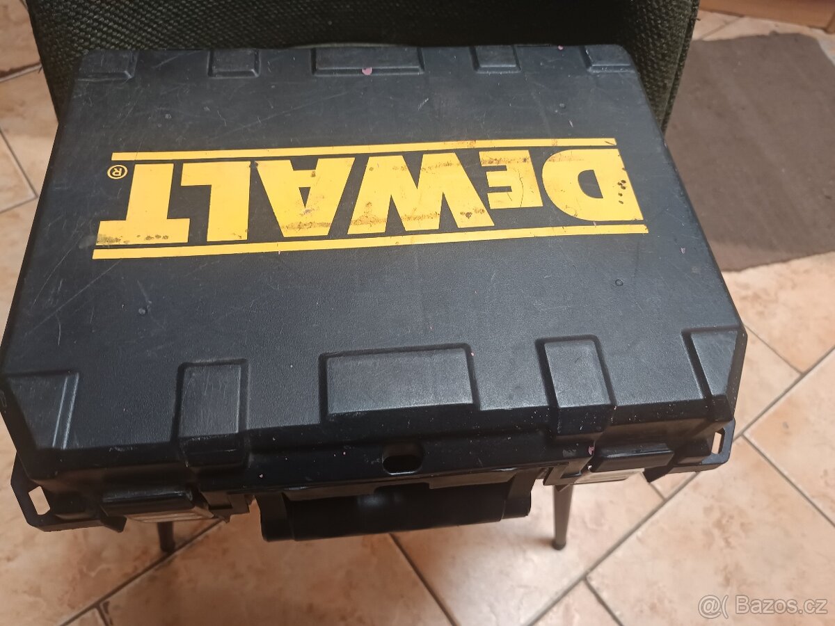 Aku vrtačka DeWALT - 4