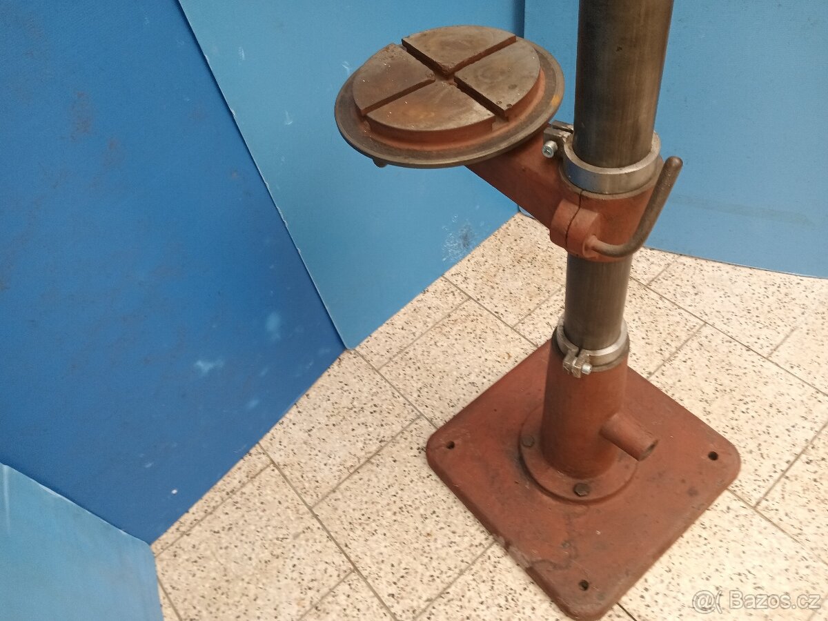 Sloupek s podstavcem ( Sloupová vrtačka ). - 4