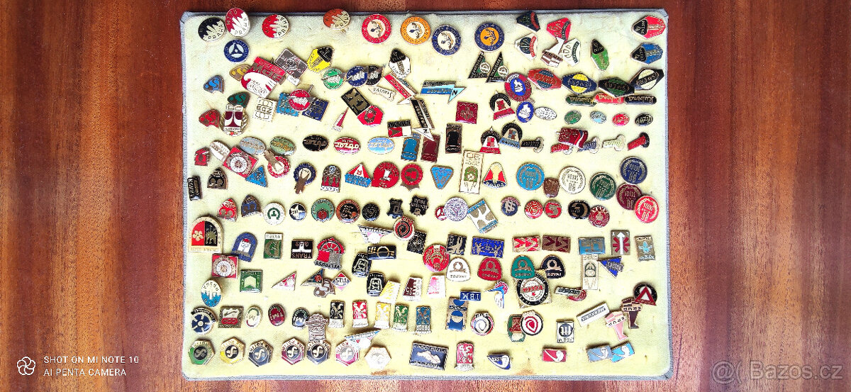 Směsice odznaků. - 4