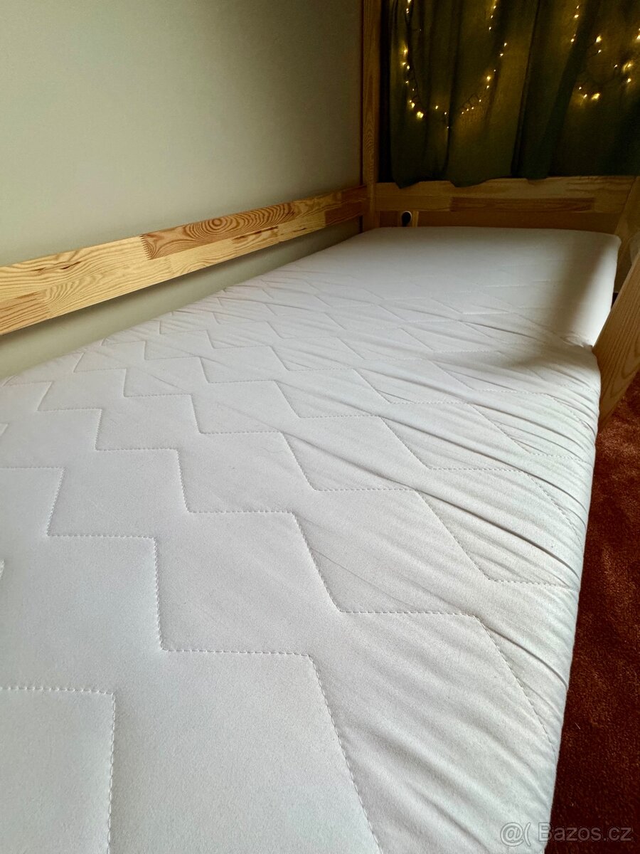 Domečková postel s roštem a zábranou - 4