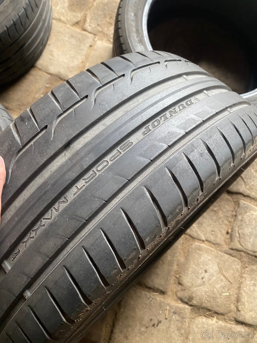 Pneu 225/45R17 - 4