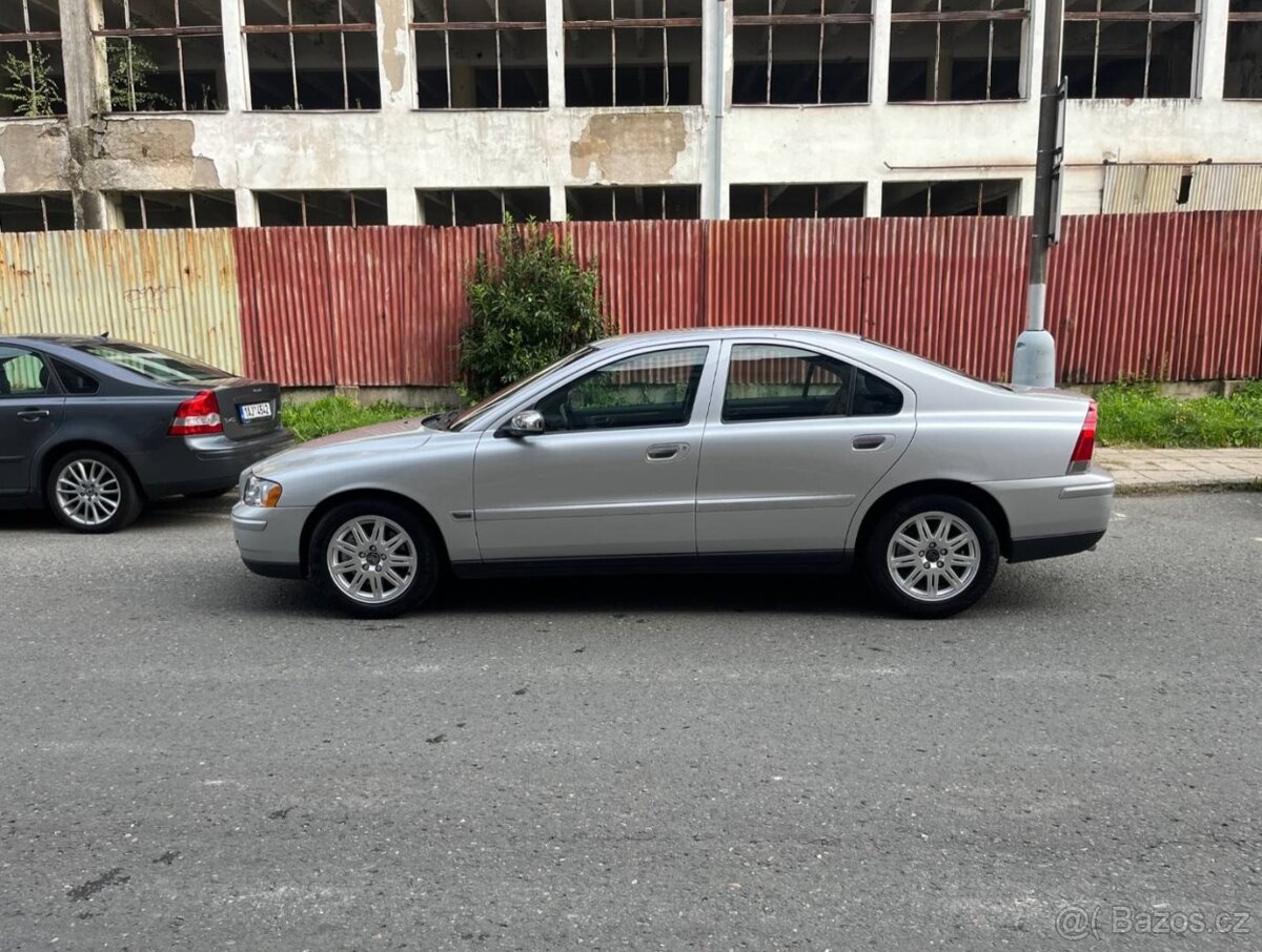 Volvo S60 2.5T 154kW Automat - 4