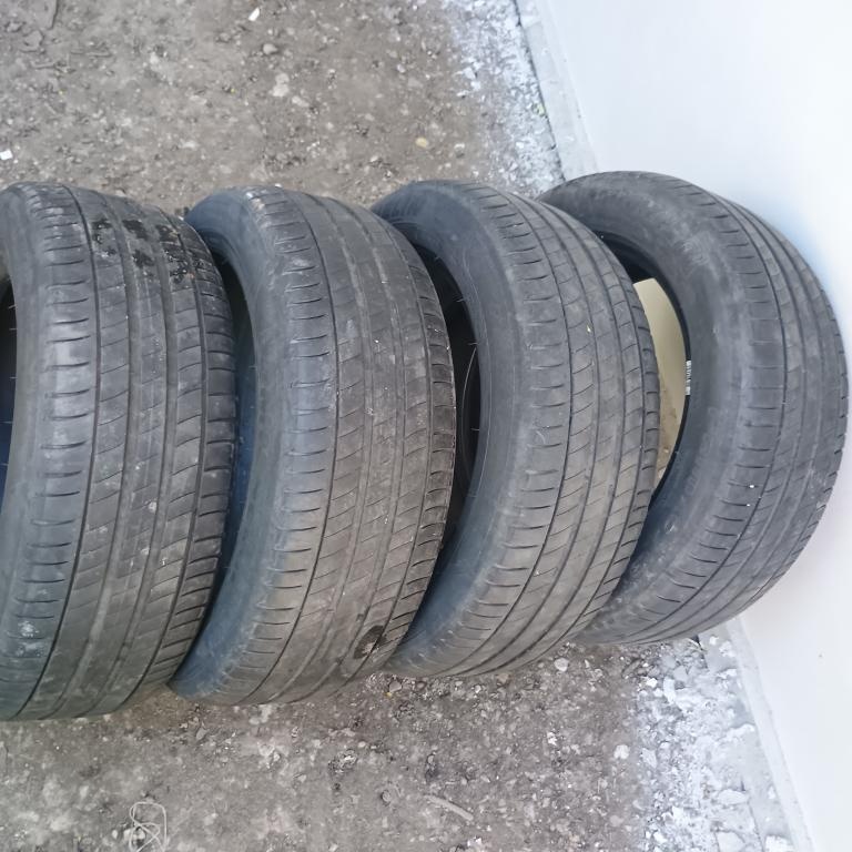 Pneu 215/55/16 - 4