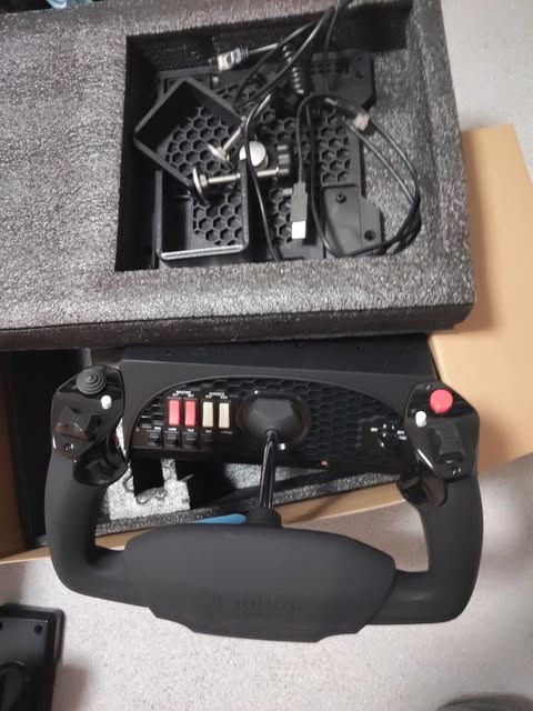 Honeycomb Alpha Yoke, Bravo Throttle + Letecké pedály Logite - 4