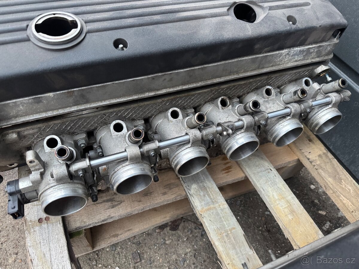 BMW E46 M3 S54B32 hlavy - 4