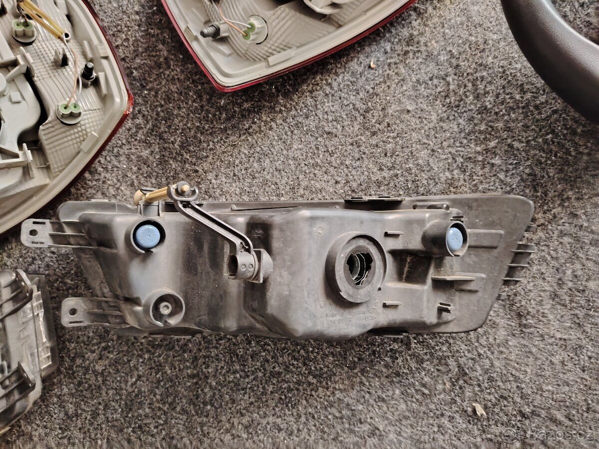 Škoda rapid Zadní světla, mlhovky a volant - 4