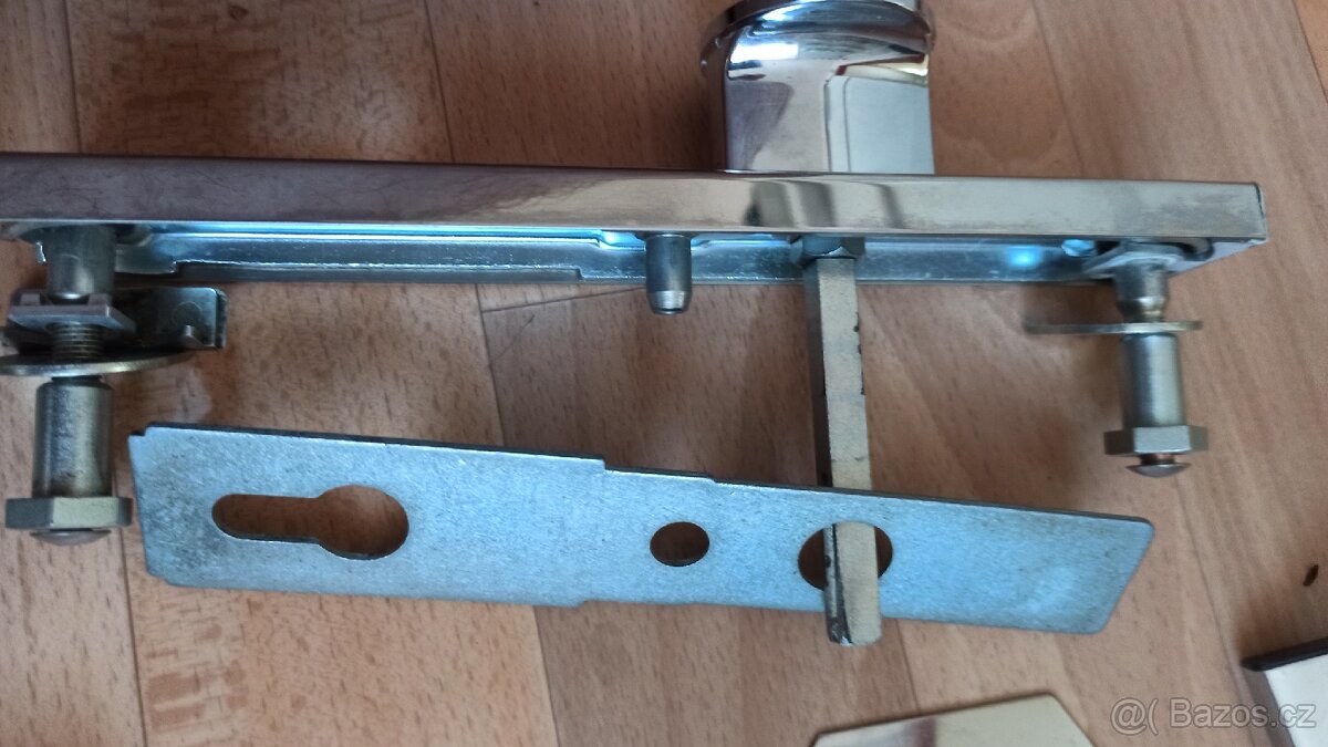 kování na dveře bezpečnostní - 4