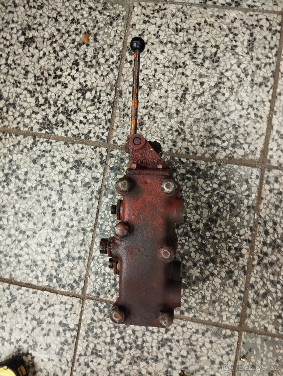 Hydraulický rozvaděč - 4
