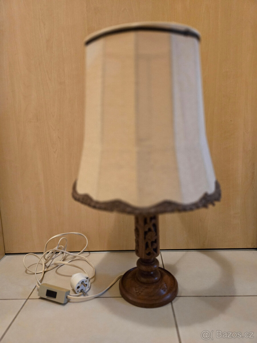 Prodám starou vyřezávanou lampu - 4