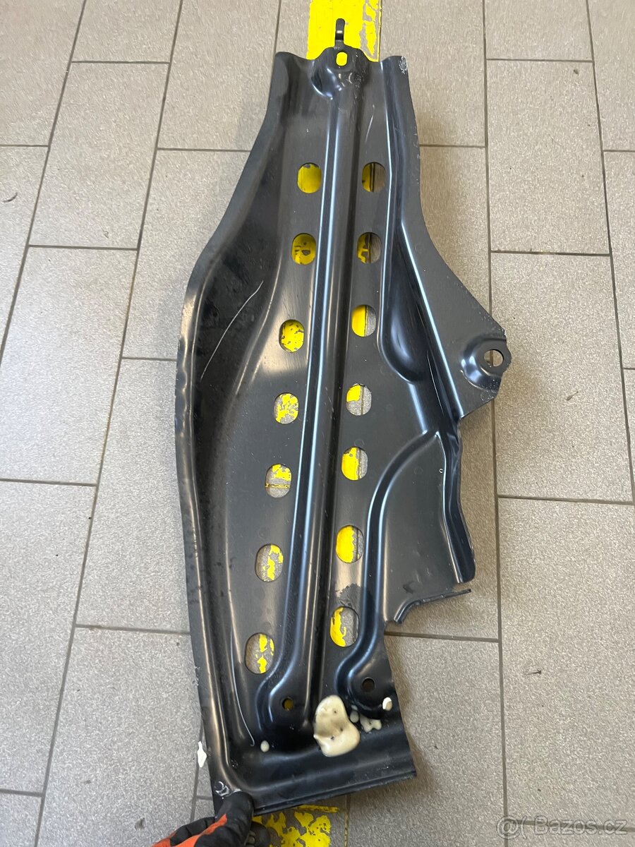 Toyota Hilux - krycí plechy - 4