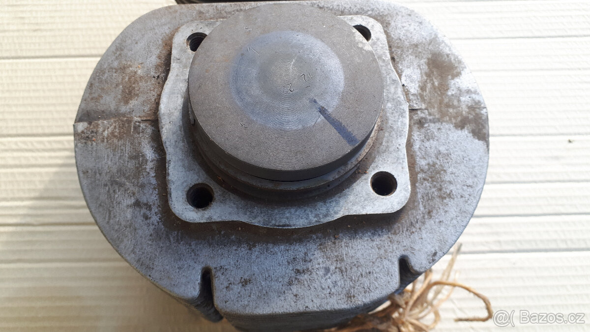 Trabant 601 - válce a písty - 4