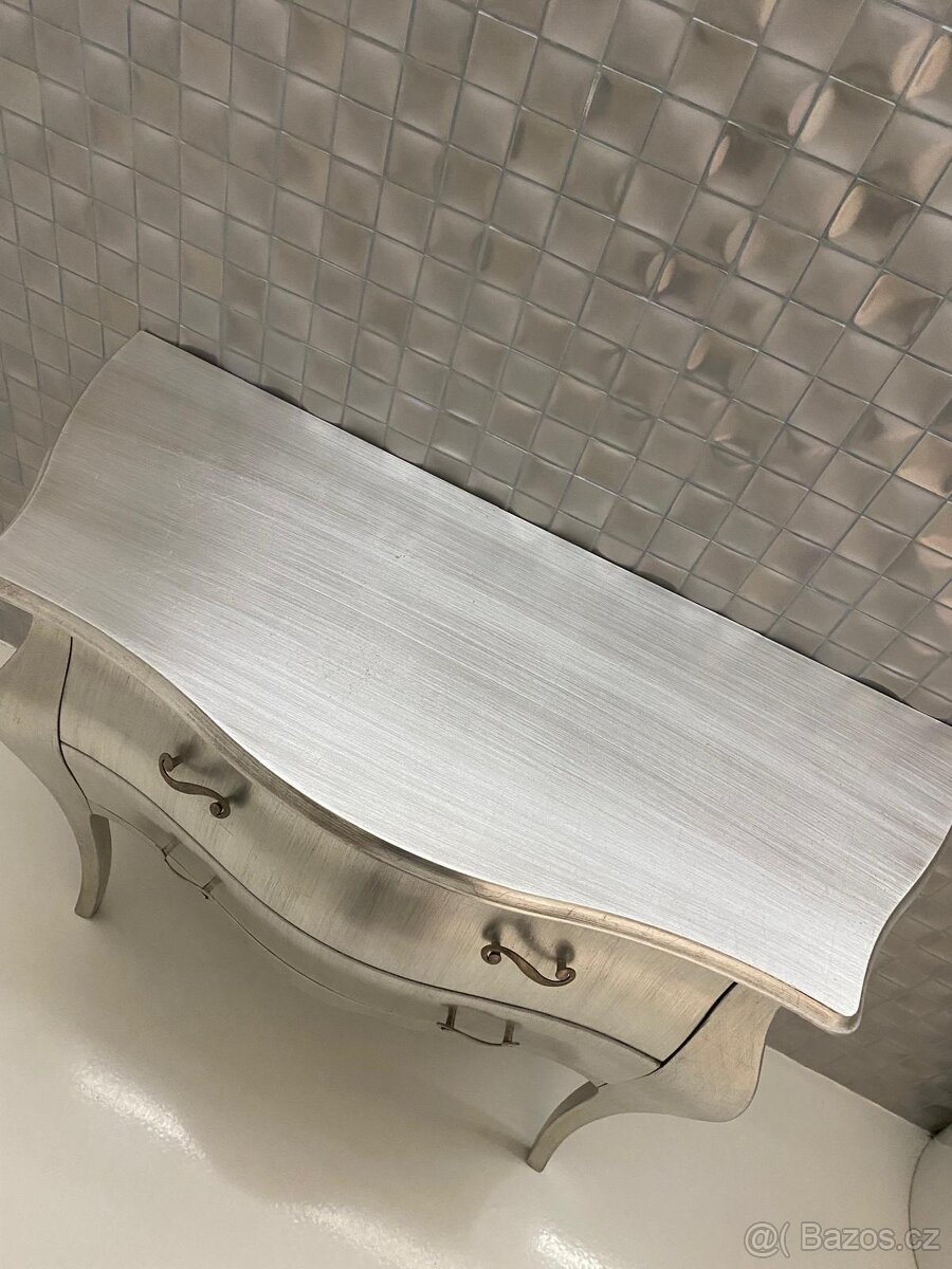 Stříbrná komoda - 4