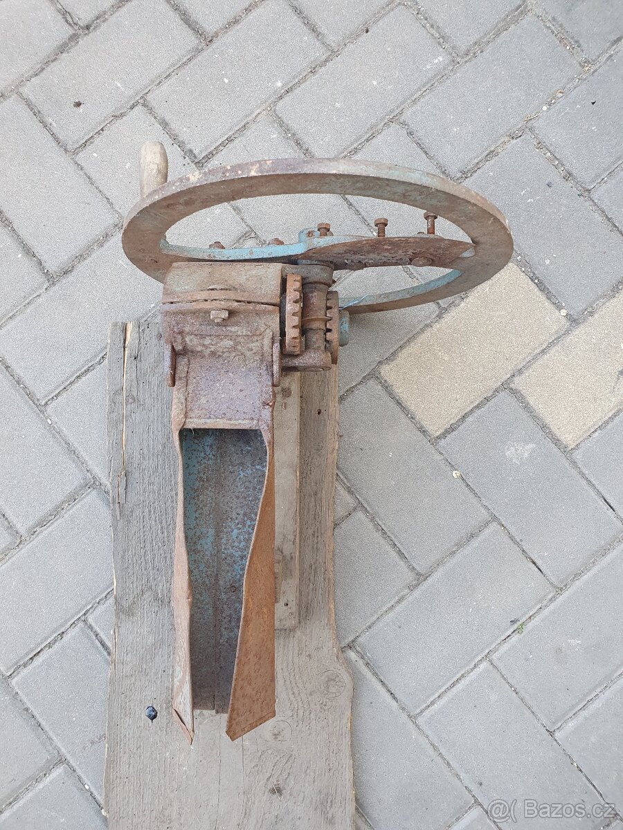 Sekačka / kopřiva / bylinky - 4