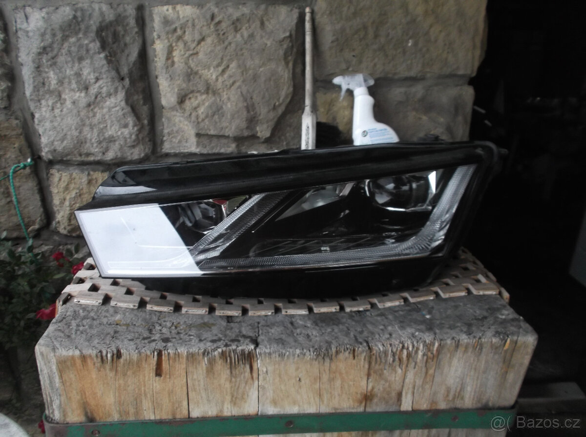 ŠKODA OCTAVIA 4 SVĚTLA A RÁMEČEK MASKY - 4