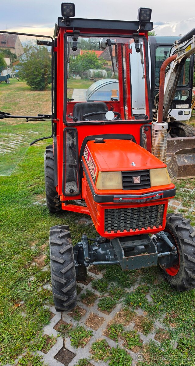 Malotraktor Kubota B1750 HST - 4