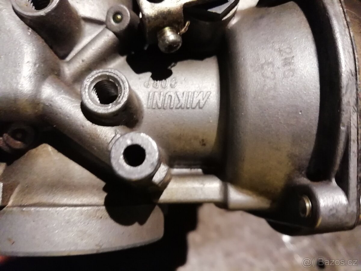 karburace FZ750 - 4