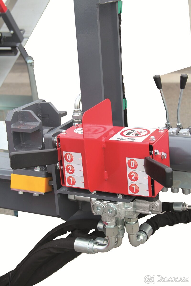 Pila se štípačkou za traktor - 4