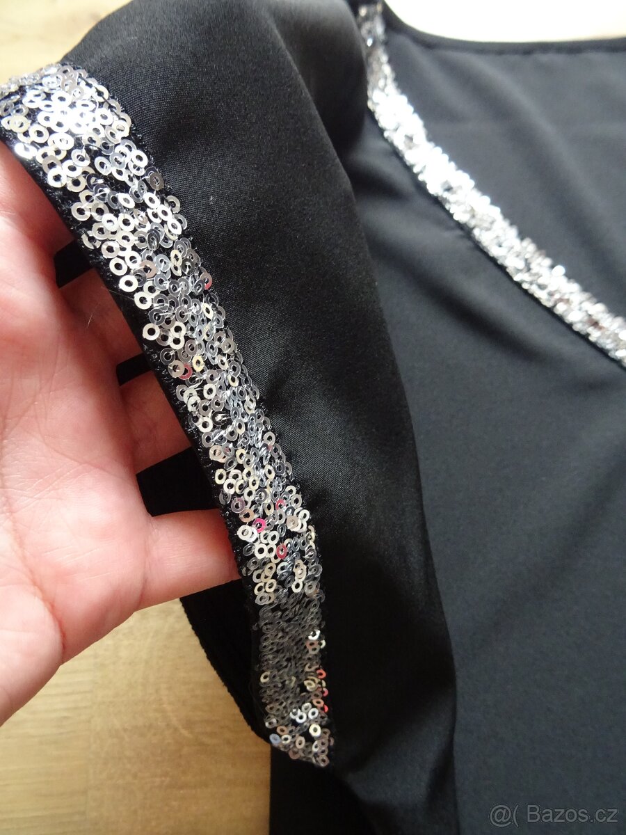 Jednoduché černé šaty s flitry - vel. M - 4