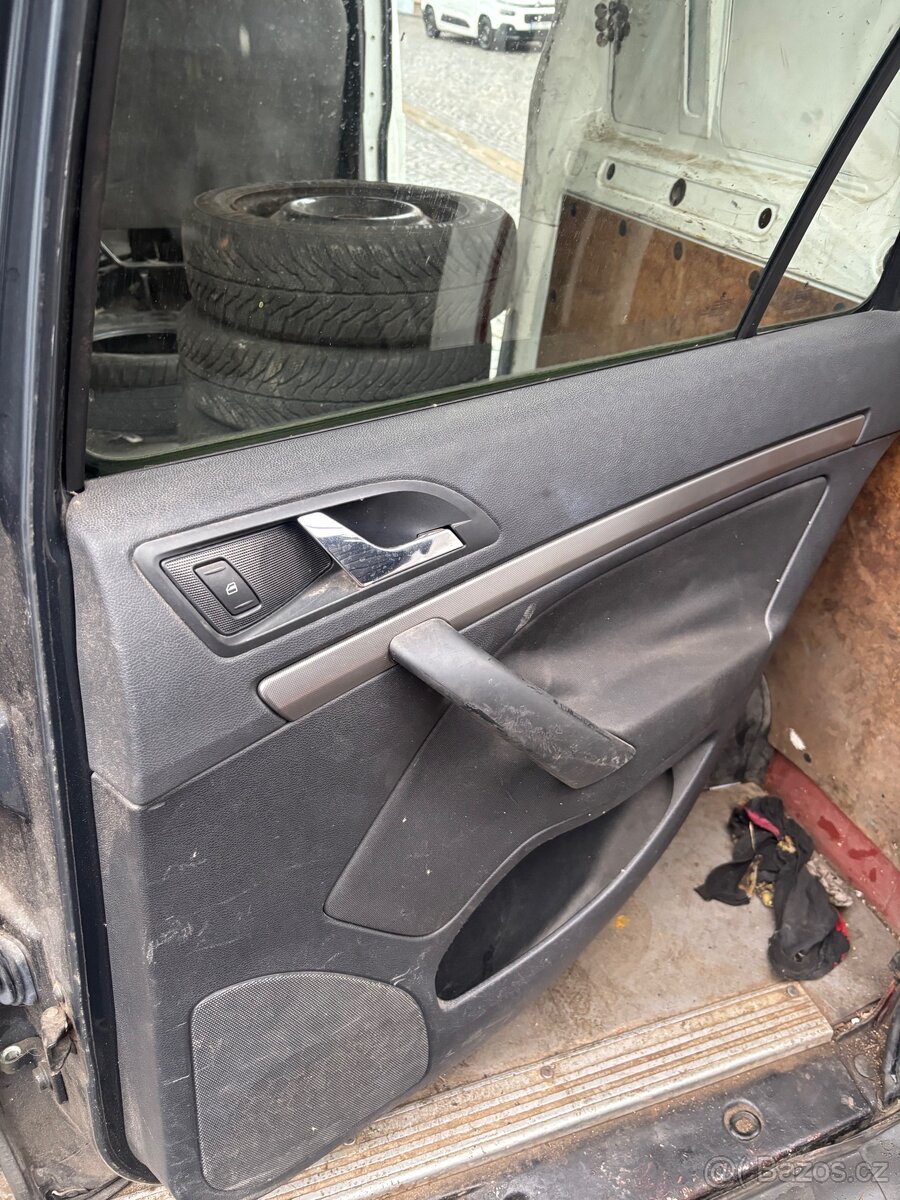 Škoda Octavia 2 - pravé dveře - 4