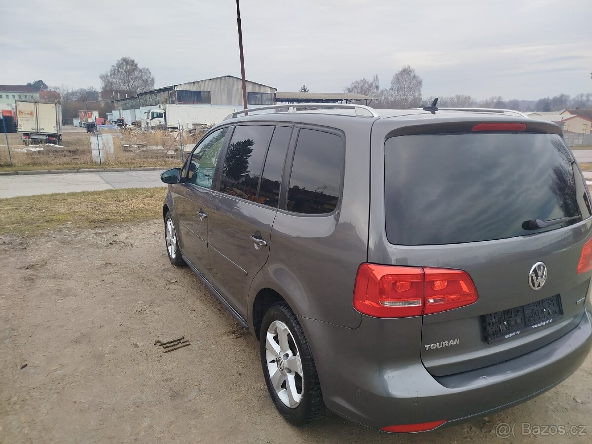 Volkswagen Touran - 4