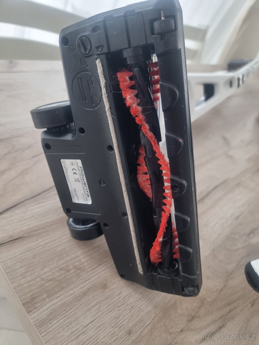 Rowenta tyčový vysavač - 4